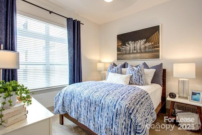 Building Photo - 905 Kenilworth Ave