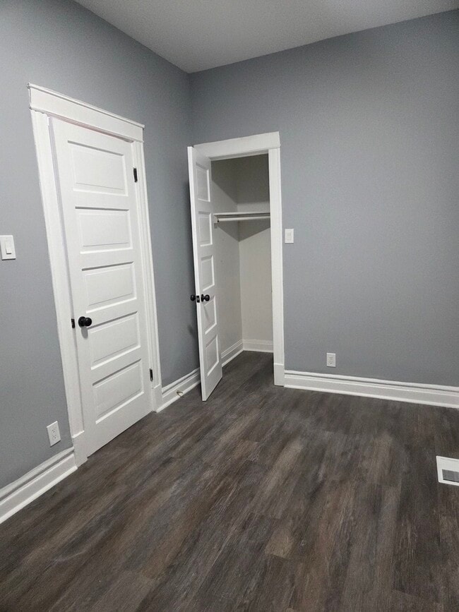 Building Photo - 1452 W 62nd St