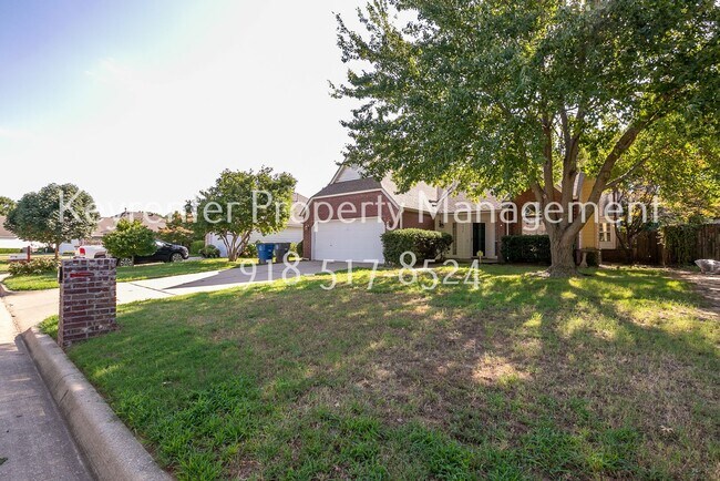 Building Photo - Charming 3 bedroom home with cozy fireplace and 2 car garage!! Price drop!