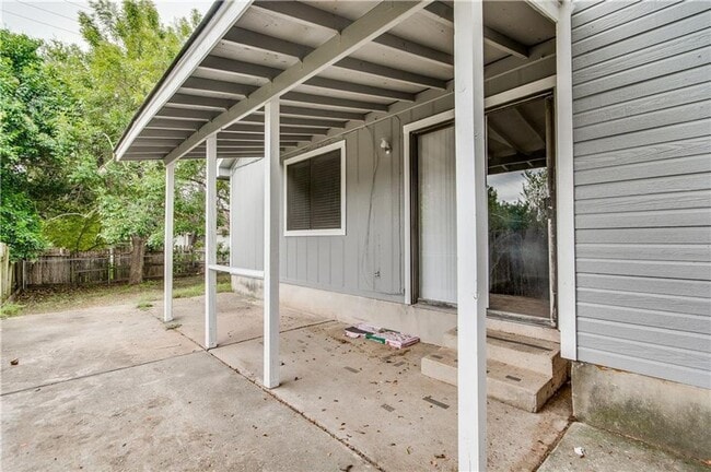 Building Photo - Cozy Single-Story 3 Bed, 2 Bath Home Near South Congress