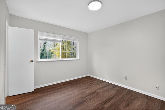 Building Photo - 2516 Peachwood Cir NE