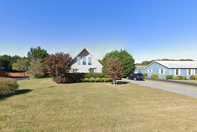 Building Photo - 14 Dartmouth Dr