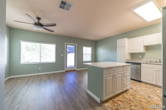 Building Photo - CENTRAL AC 2 bedrooms, 2.5 bath with the 3...