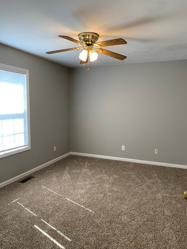 Building Photo - Prime Location! Beautiful 3Br/2 BA Just Minutes from Post!?