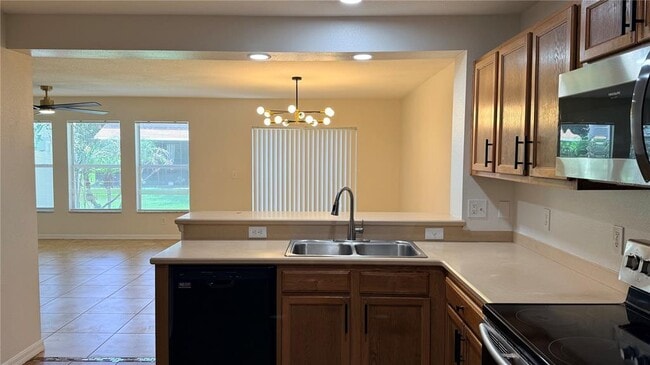 Building Photo - 2568 Aventurine St
