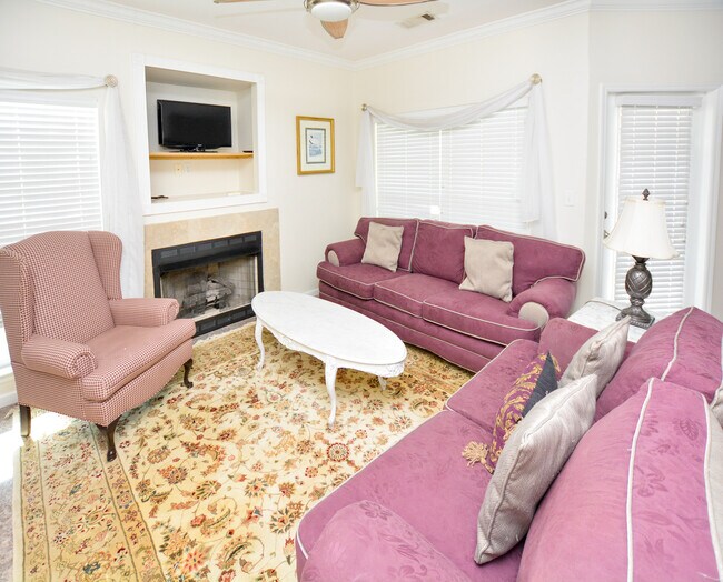 Building Photo - Furnished James Island Condo