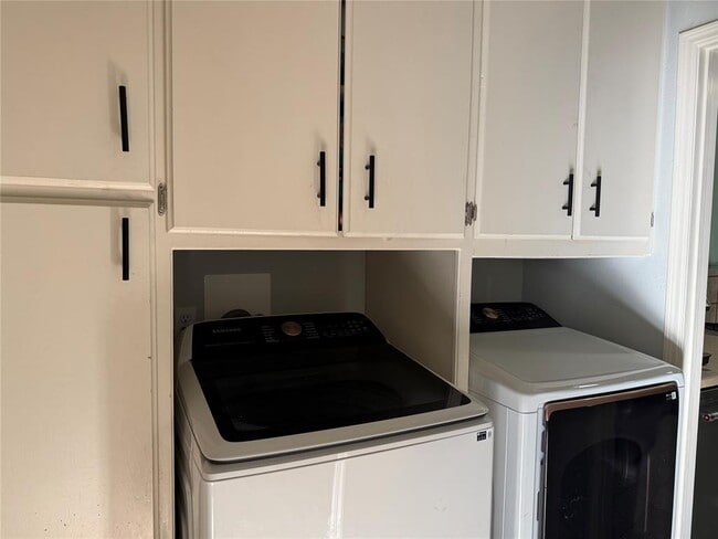 Building Photo - 1327 Canterbury Blvd