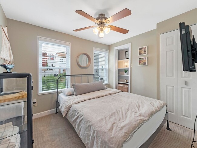 Building Photo - Luxury Updated Row Home | 1 Block from Butler Street