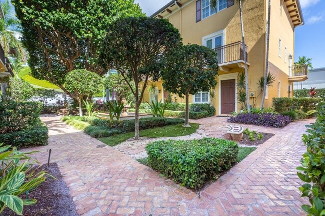 Building Photo - 72 SE 6th Ave