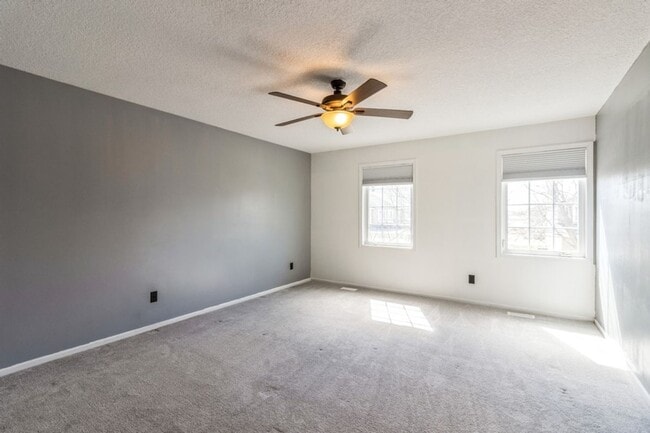 Building Photo - FOUNTAIN POINTE TOWNHOME!! 2 Bed, 2.5 Bath Townhome in Ankeny