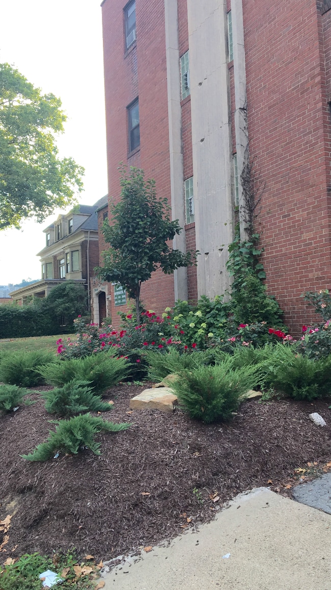 Outside - 4909 Centre Ave