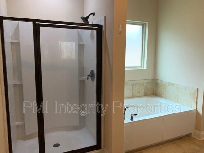 Building Photo - 315 Forest Grove Dr