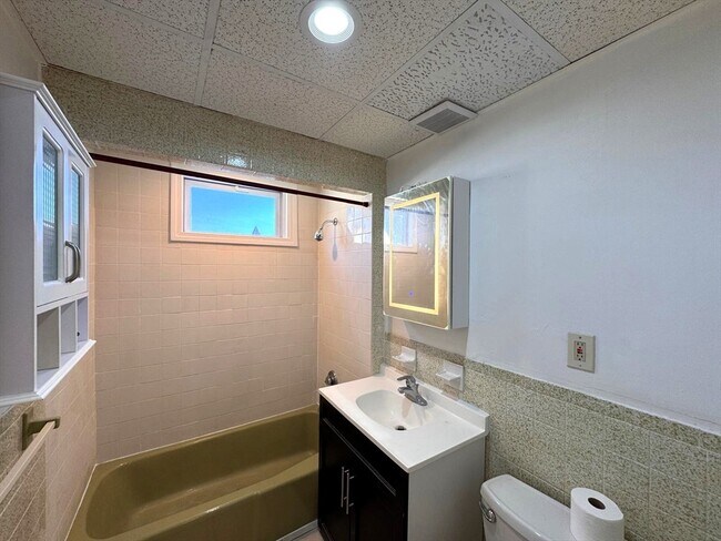 Building Photo - 11 Fairmont Pl