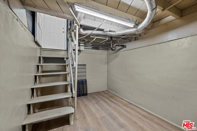 Building Photo - 1828 W 43rd Pl