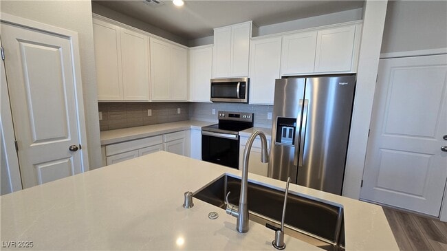 Building Photo - 988 Gearus Pl