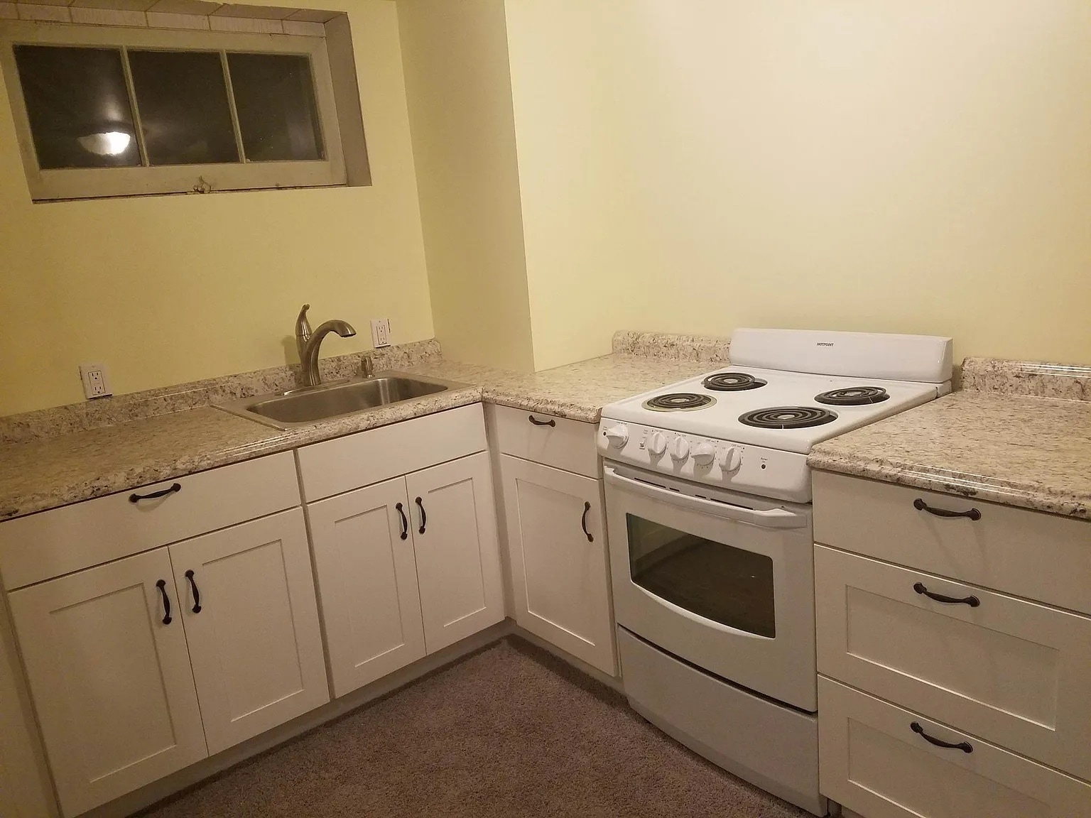 Building Photo - 902 N 77th St