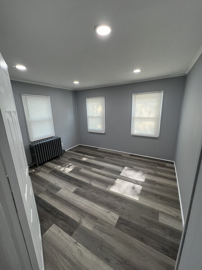 Building Photo - 85 Chestnut St