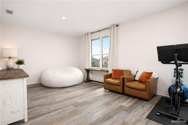 Building Photo - 11 N 13th St