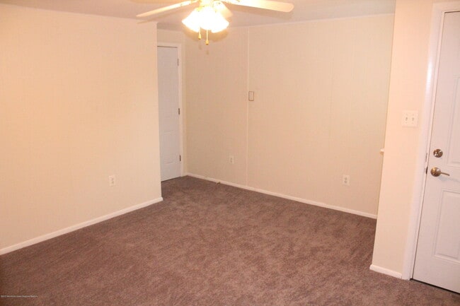 Building Photo - 254 Admiral Ave