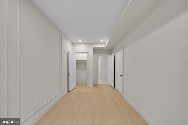 Building Photo - 2121 Ward Pl NW