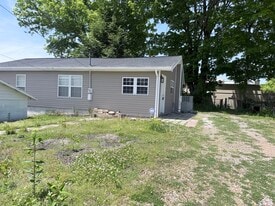 Building Photo - 102 Dale Ave
