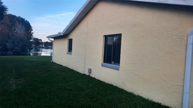 Building Photo - 62 Burbank Dr