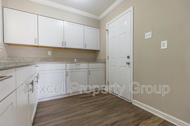 Building Photo - 1024 Mendenhall Cove
