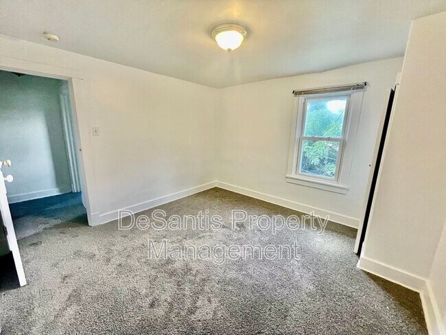 Building Photo - 425 Mt Vernon Ave