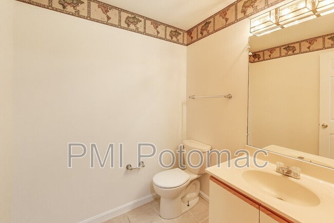 Building Photo - 8417 Meadow Green Way