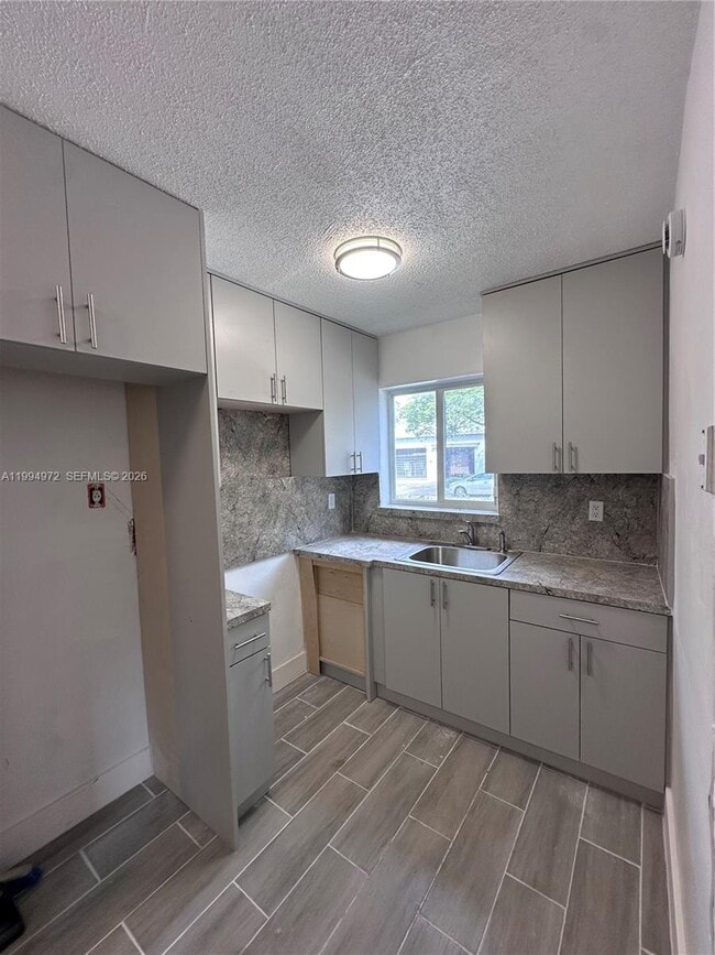 Building Photo - 310 NW 16th Ave