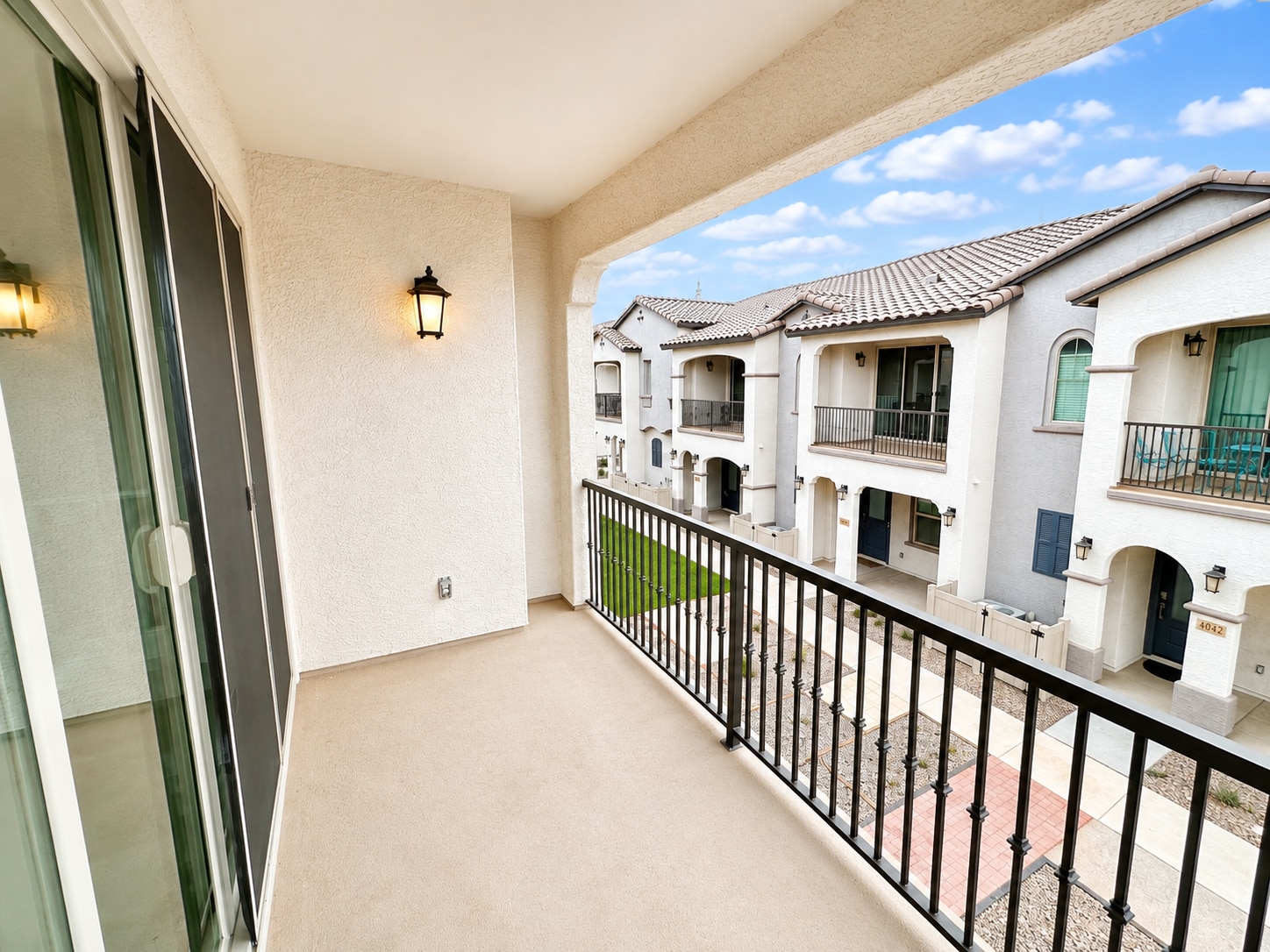 Building Photo - 4043 E Brisa Dr