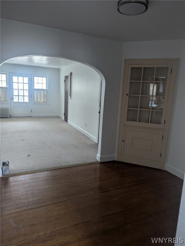 Building Photo - 153 Park Dr