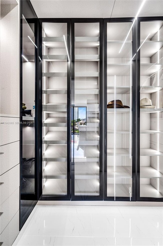 Building Photo - 200 Leslie Dr