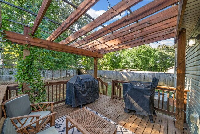 Building Photo - 420 N Magnolia Dr