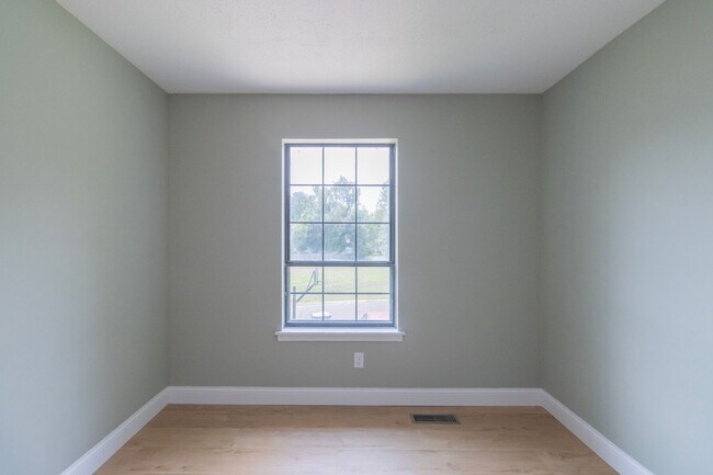 Building Photo - Beautifully Updated 3BR Home w/ Bonus Room, Fenced Yard & Garage