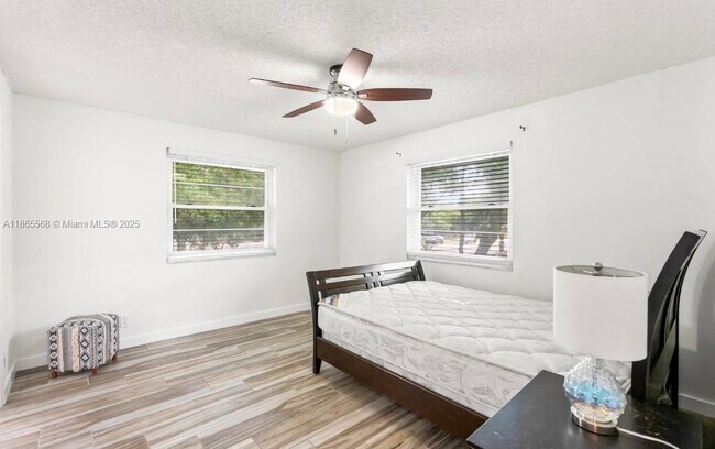 Building Photo - 8750 Royal Palm Blvd
