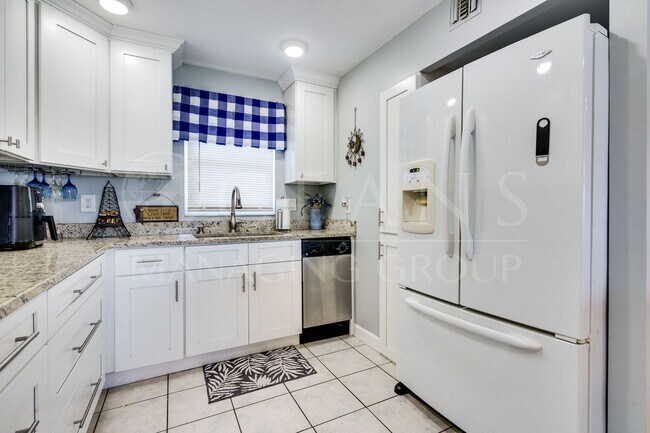 Building Photo - Wake Up to the Ocean Breeze – Your Beachsi...