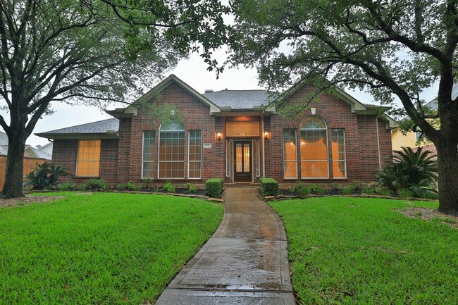 Building Photo - 17222 Leeside Dr