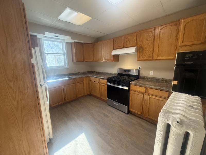 Building Photo - 350 George St W