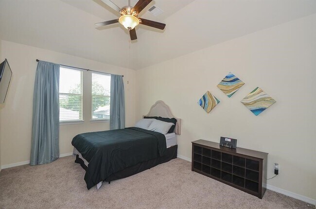 Building Photo - 10014 Spring Shadows Park Cir