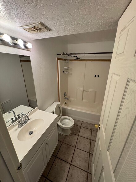 Building Photo - 595 N 1200 E