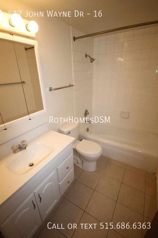 Building Photo - 517 N John Wayne Dr