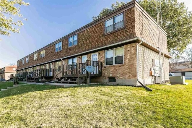Primary Photo - Beautiful Condo Close to University of Iowa