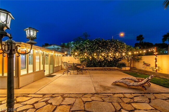 Building Photo - 2457 Swan Ln