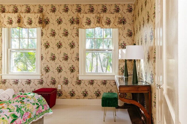 Building Photo - 519 28th St