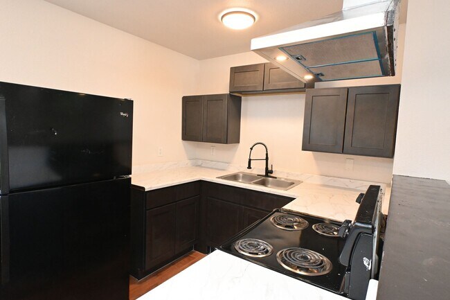 Building Photo - 1512 Cobb Ln
