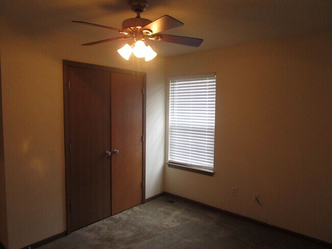 Building Photo - 605-607-607 Glenstone Dr