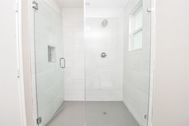 Building Photo - 3710 Dreyfus St