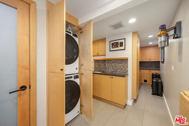 Building Photo - 4108 Murietta Ave