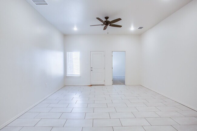Building Photo - "Charming 3-Bedroom Retreat with 2 Full Baths in Wolfforth - 1465 Sq Ft of Comfort!"